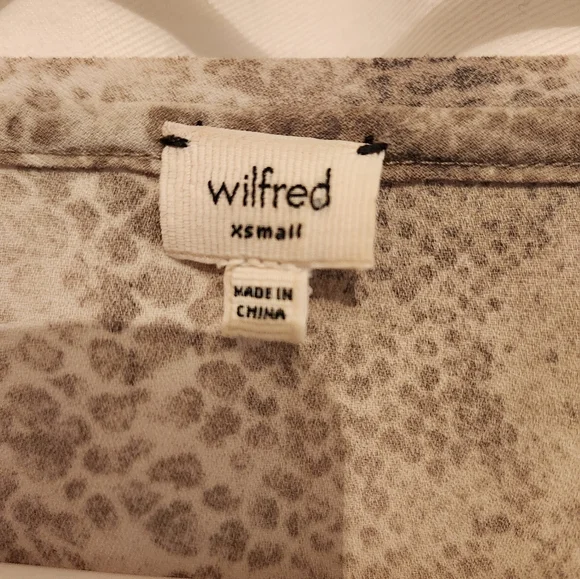 😻 3/$30 Aritzia Wilfred Print Blouse In Size X-small - Picture 4 of 5